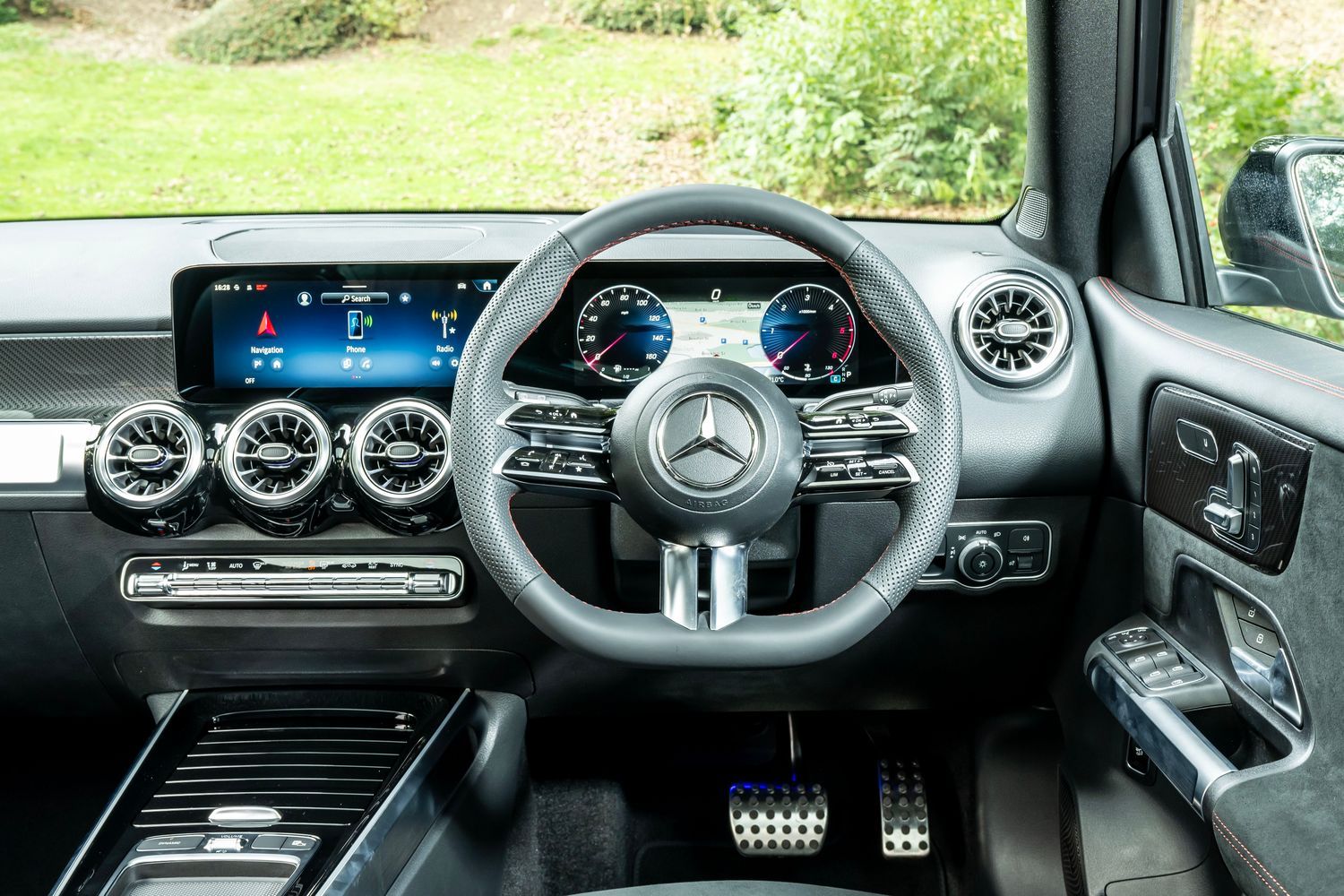 A GLB's steering wheel and infotainment system.