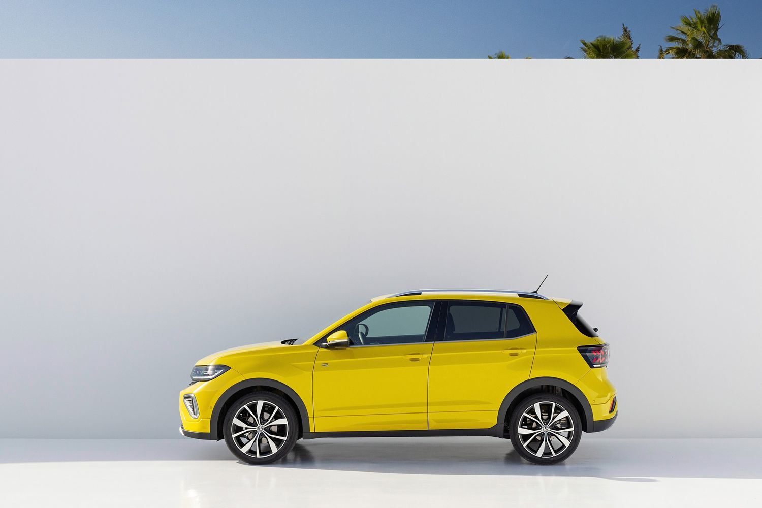 Side view of the all-new Volkswagen T-Cross R-line