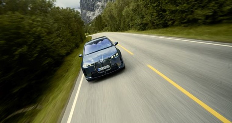 BMW iX