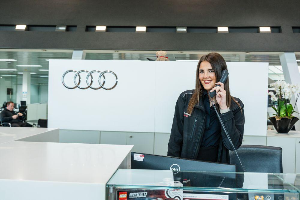 Customer speaks to Audi team member about the Price Match Promise