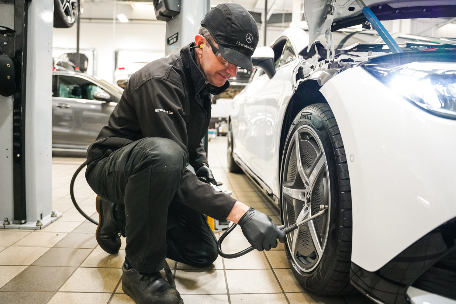 Mercedes-Benz Technician checks tyre pressure after initial diagnostic scan