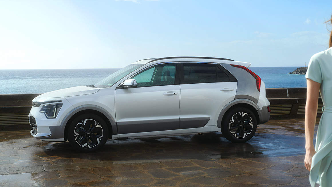 Kia Niro Parked Side View