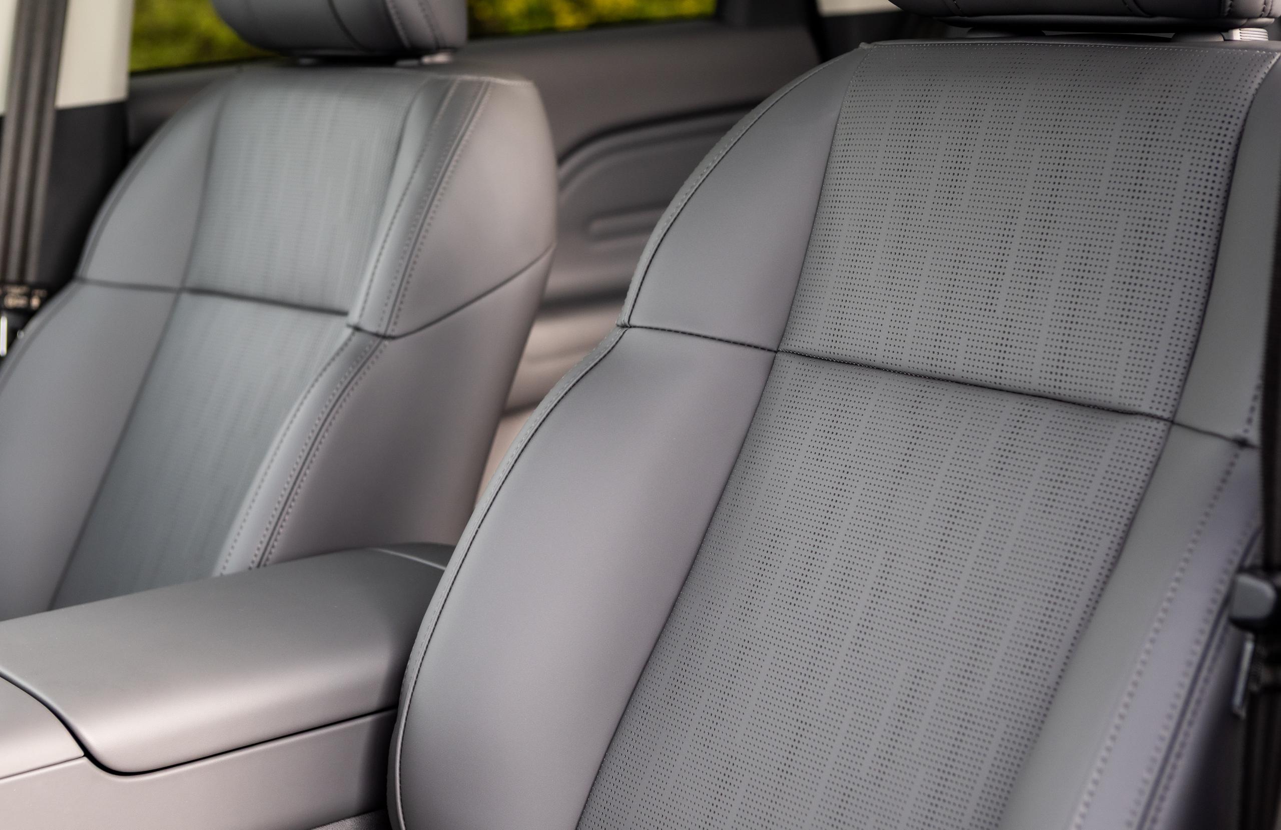 b10 leapmotor seats