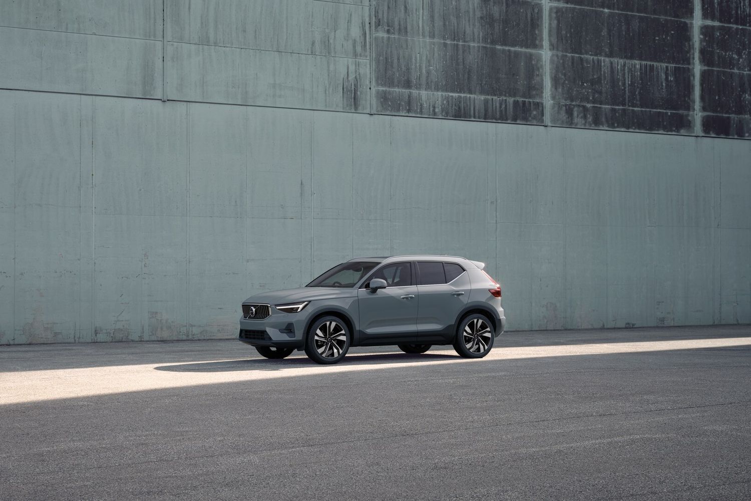 The Volvo XC40, available at Agnew Volvo Belfast. Discover a compact Sports Utility Vehicle (SUV) that redefines innovation