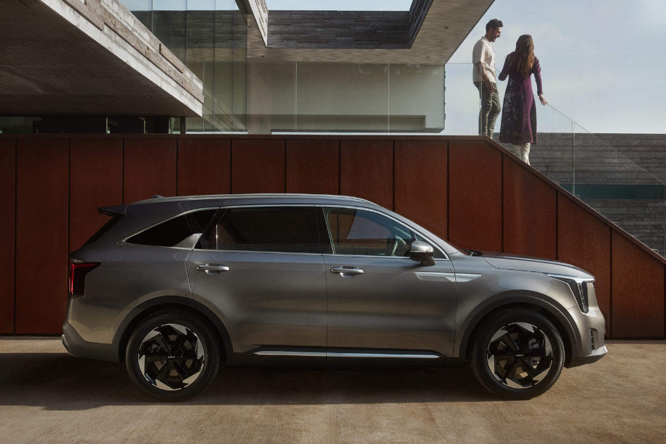 The Kia Sorento.