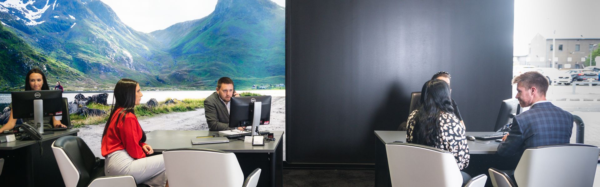 MINI Sales Specialist Team handles in-person enquiries at the Bavarian MINI showroom