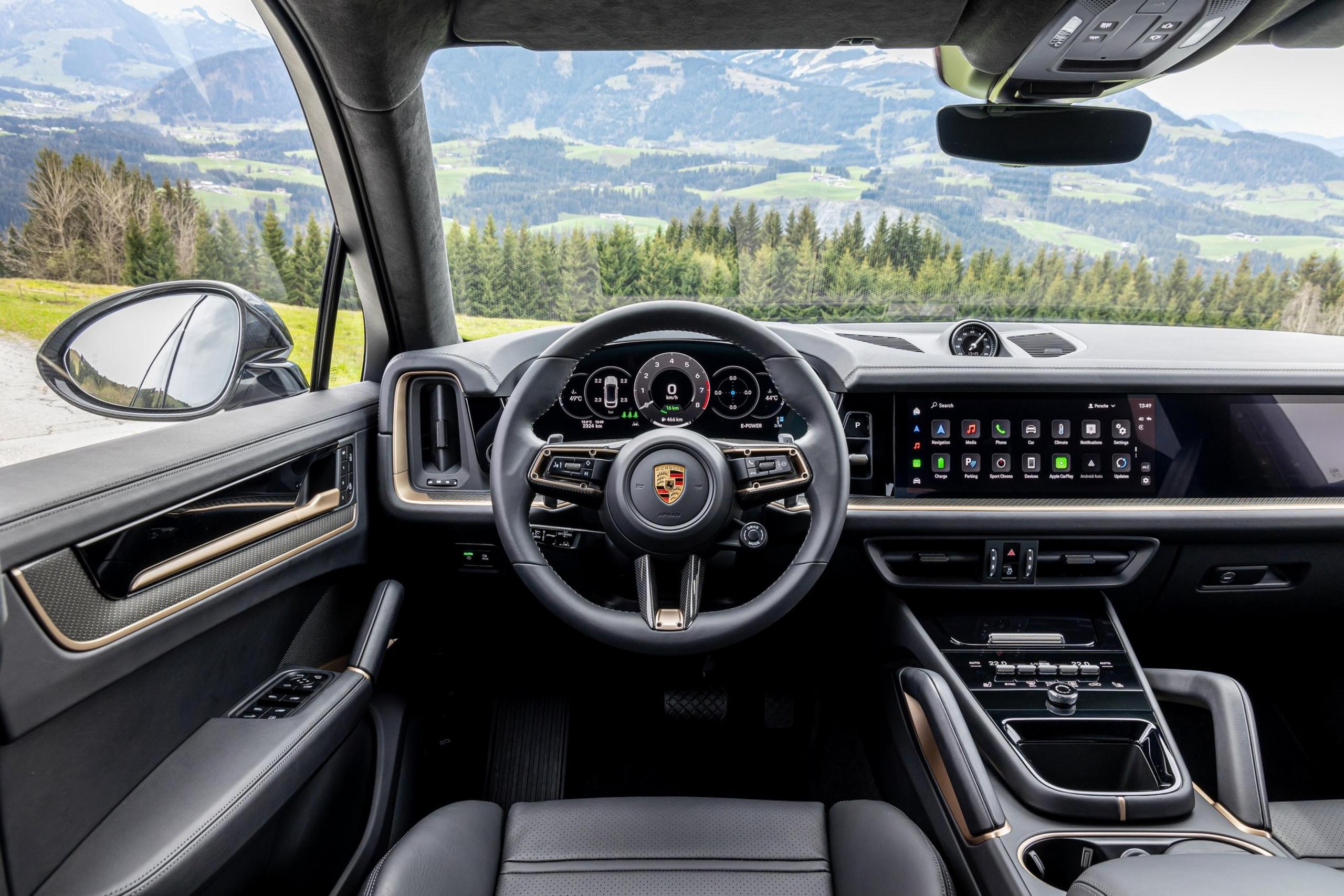Interior view of the new Porsche Cayenne, close-up of the infotainment system
