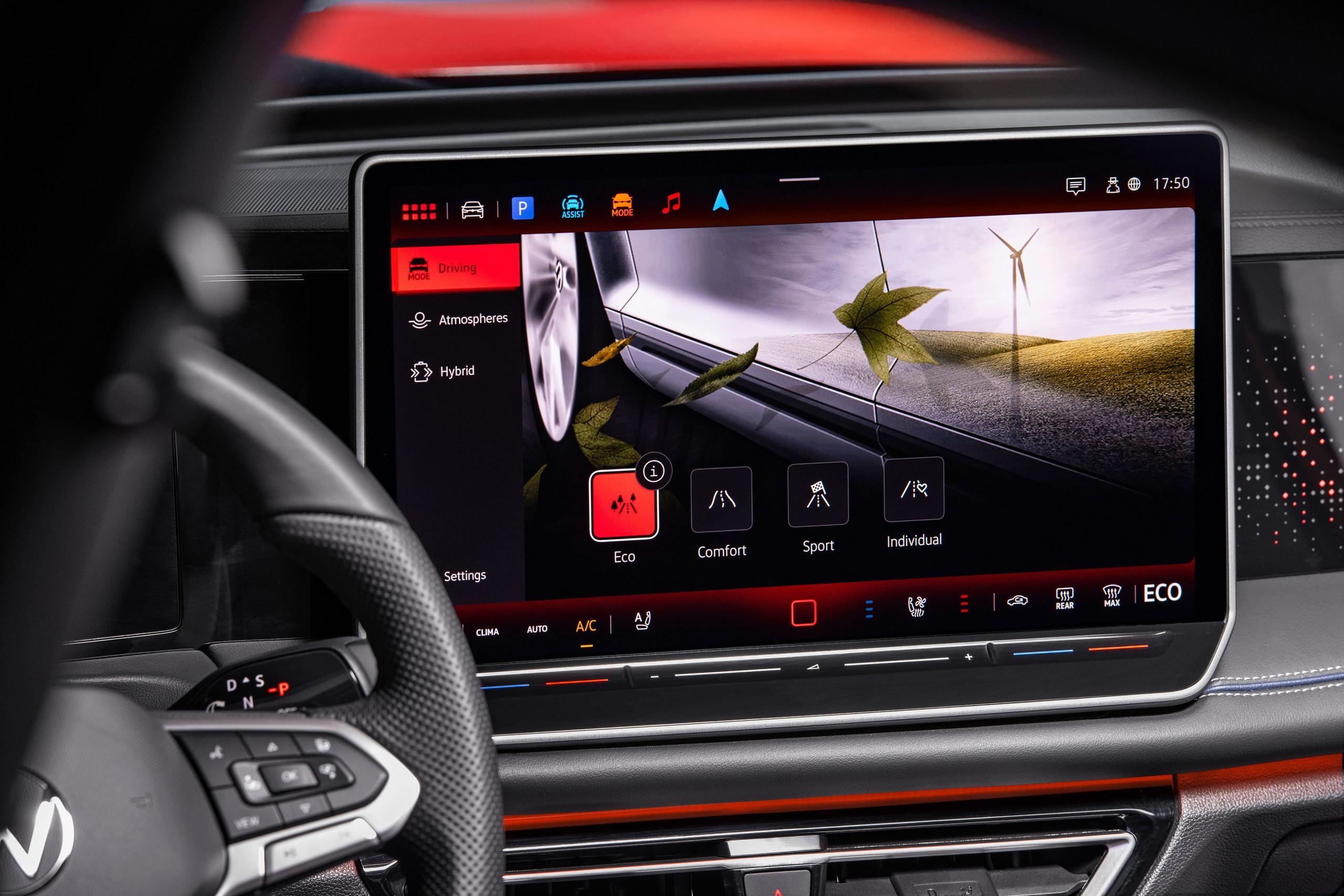Close-up view of the all-new Volkswagen Tiguan Digital Cockpit