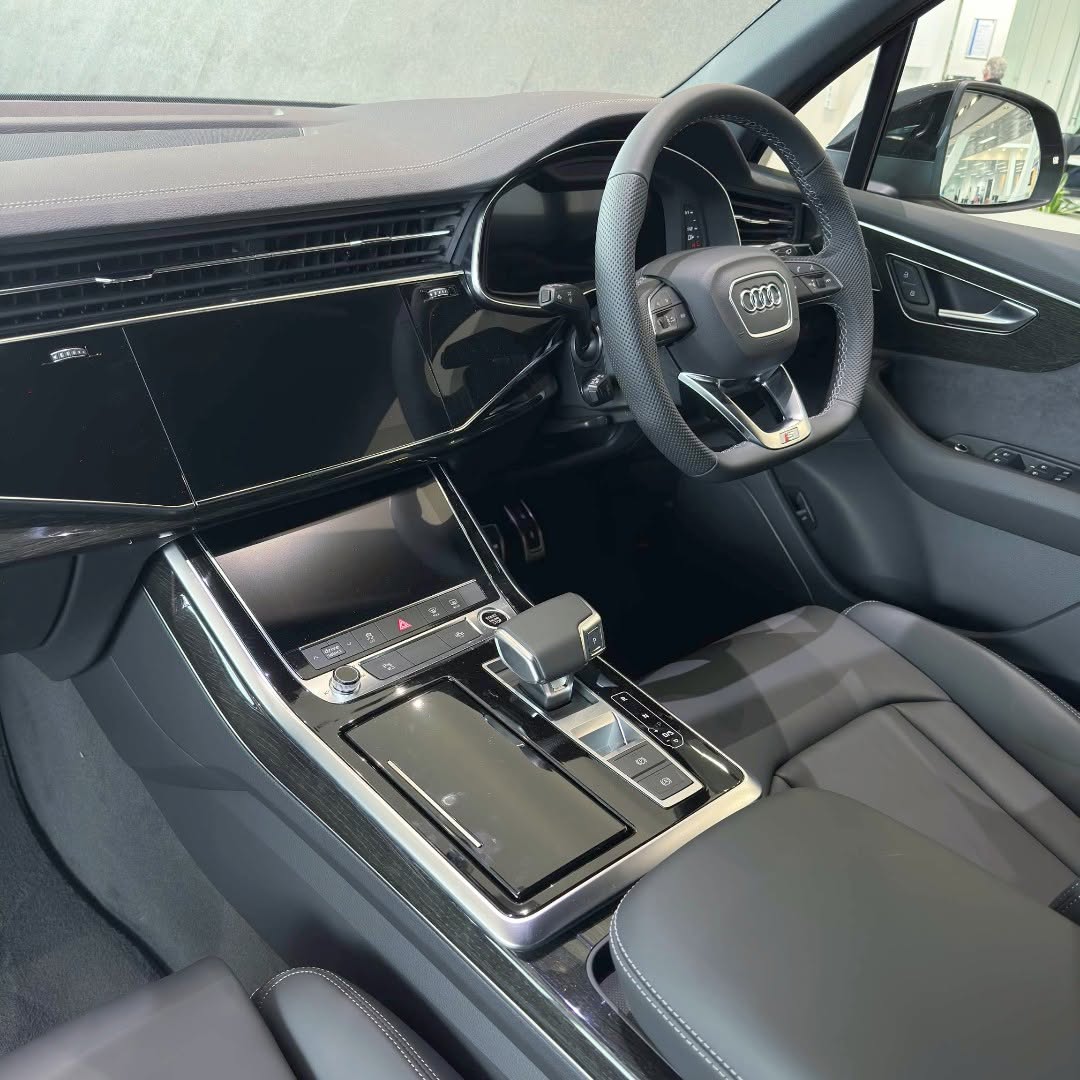 Audi Q7 interior