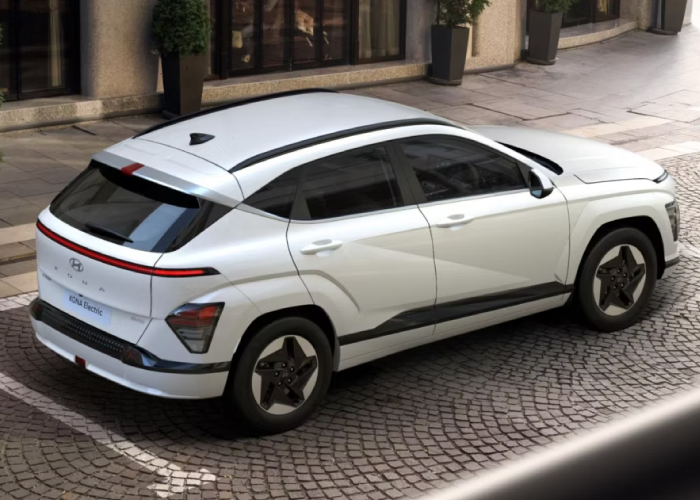 White Hyundai KONA Electric