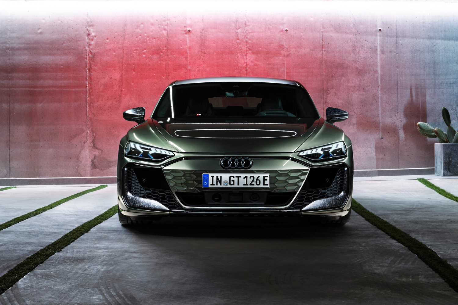 The new Audi RS e-tron GT Performance in army green.