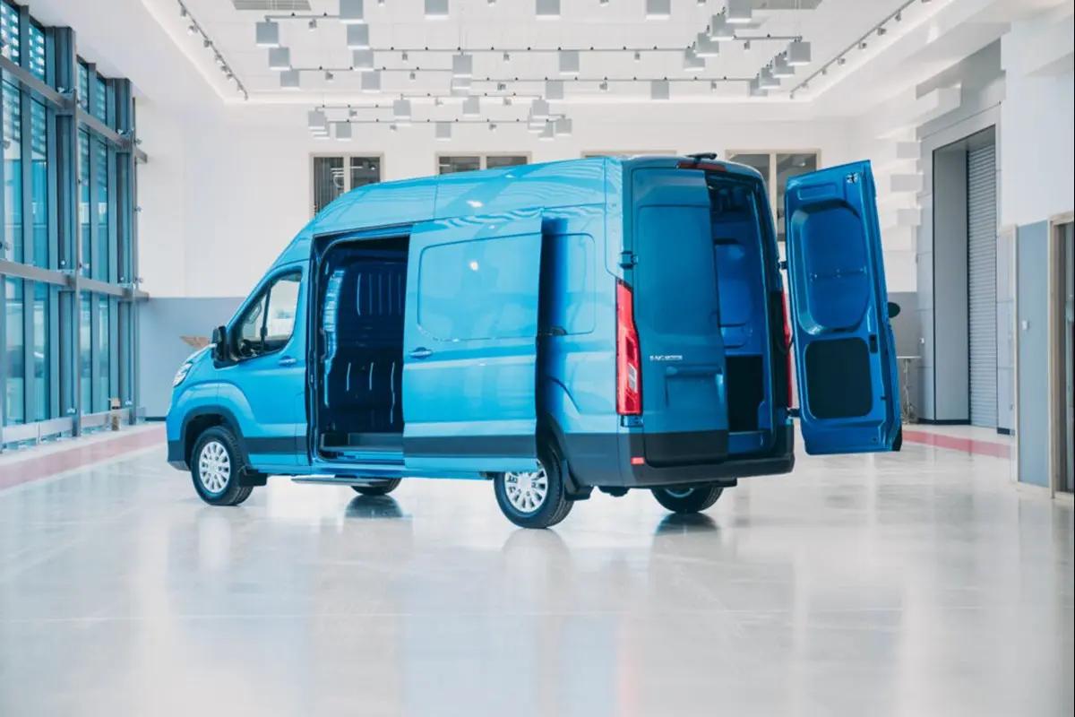 open in Maxus Deliver 9 in showroom