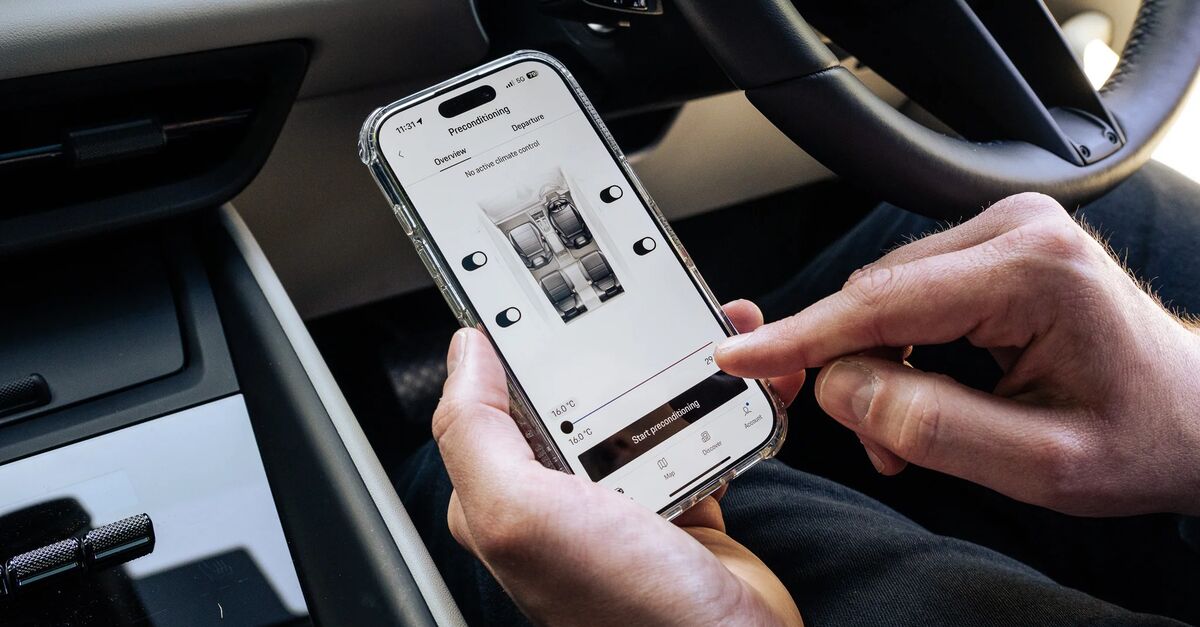 Preconditioning mode in the Porsche EV app on iphone