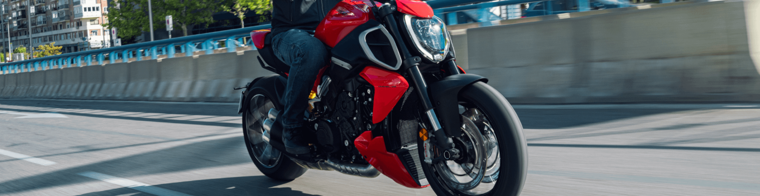  Diavel V4 