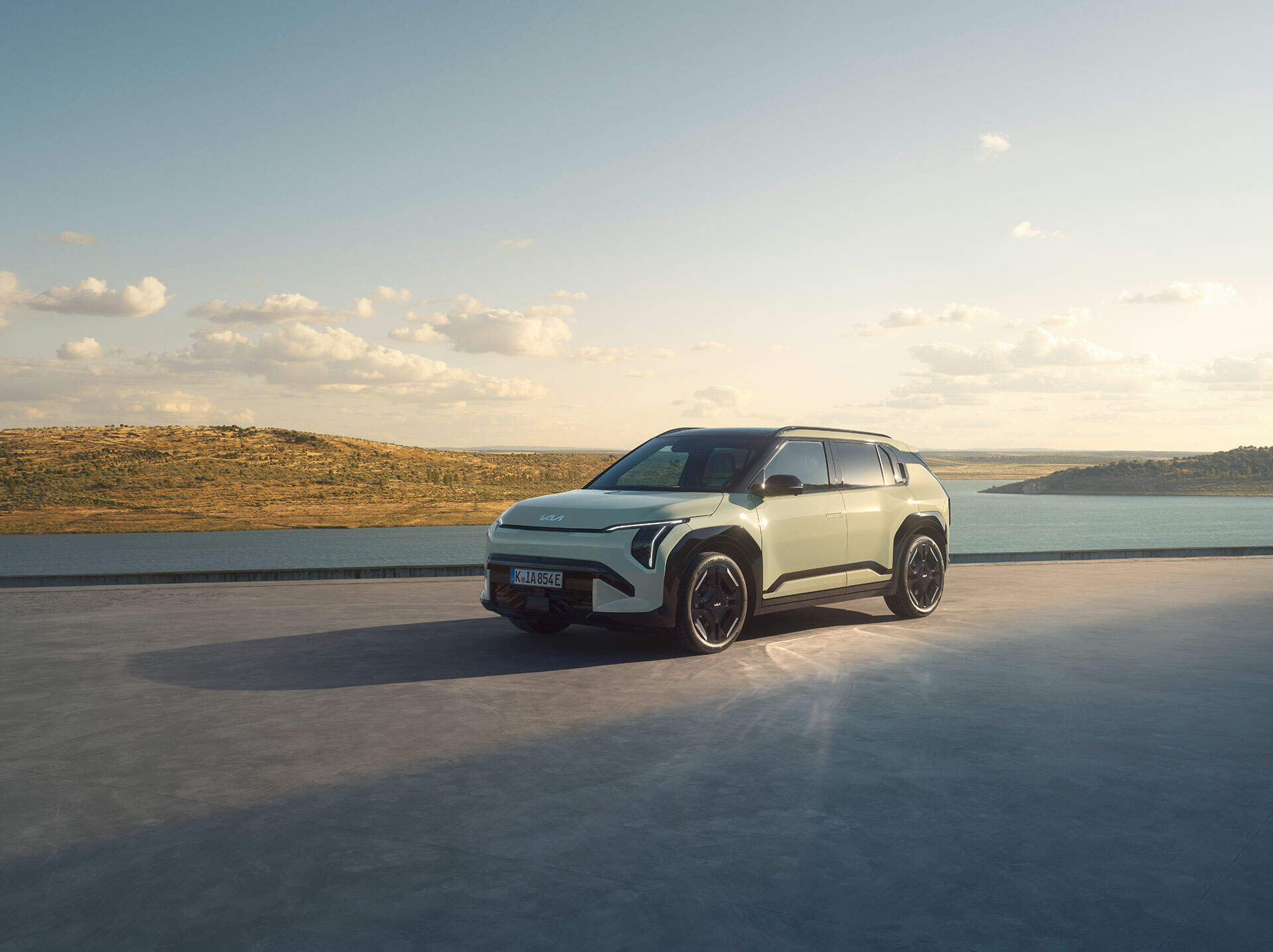 parked kia ev3