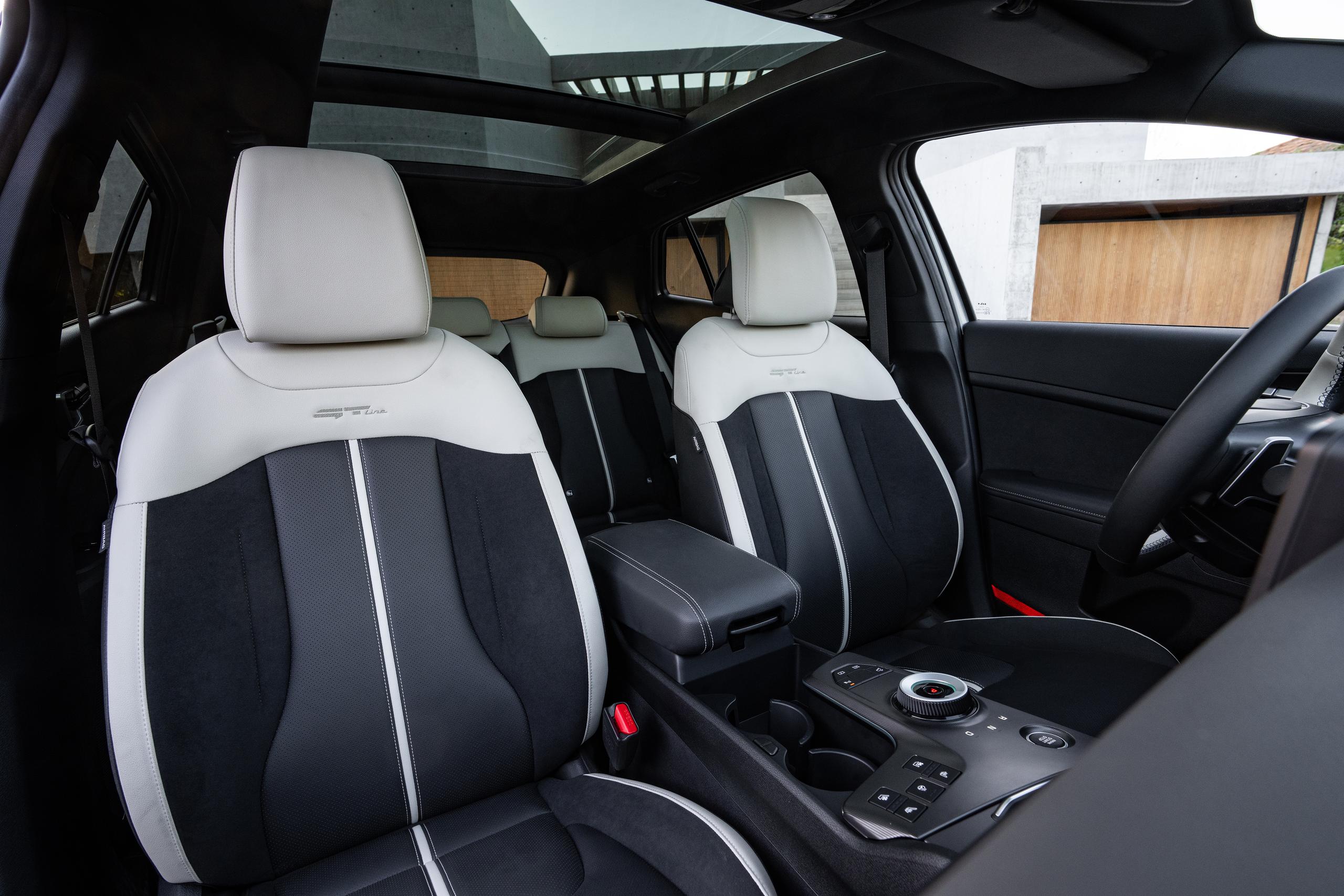 2025 Kia Sportage interior